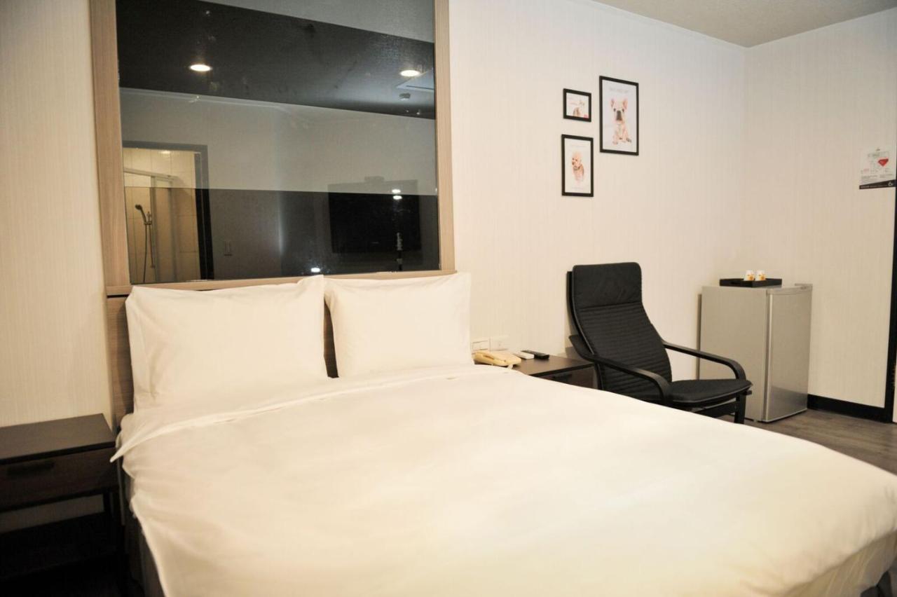 Huang Kai Hotel Taichung Exteriör bild
